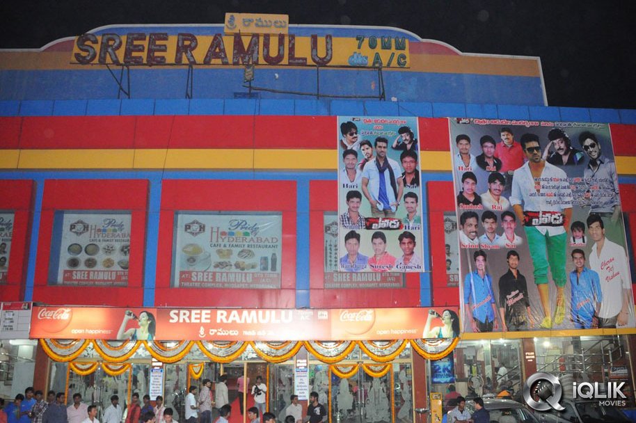 Yevadu-Premiere-Show